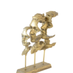 Escultura de Figuras Abstratas em Linha